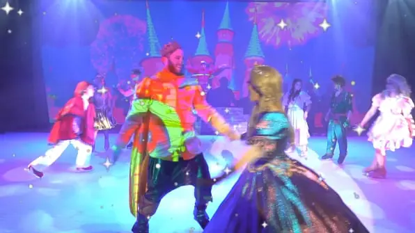 Zdjecie przedstawienia na syntetycznym lodzie