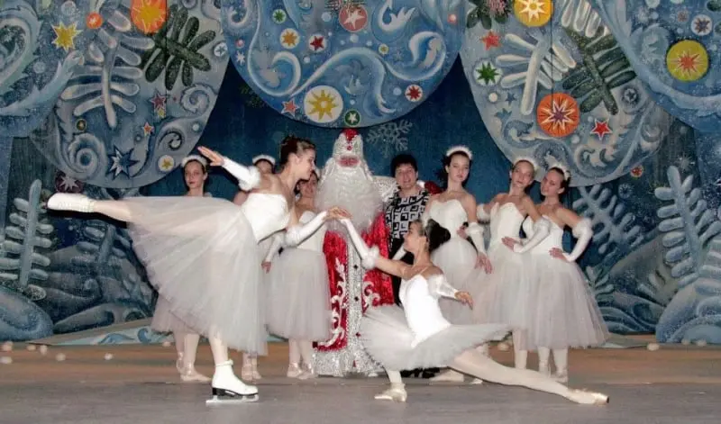 Eventy na lodzie, przedstawienia na syntetycznym lodzie