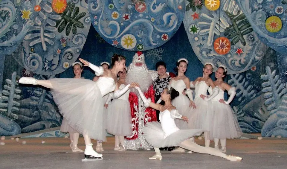 Eventy na lodzie, przedstawienia na syntetycznym lodzie